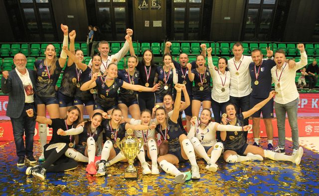 Pazovčanke proslavljaju pobedu u Superkupu (MN Press)